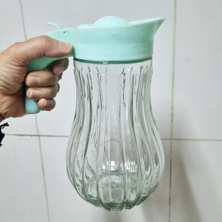 پارچ شیشه ایی درب پلاستیکی